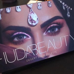 HUDA BEAUTY DESERT DUSK PALETTE